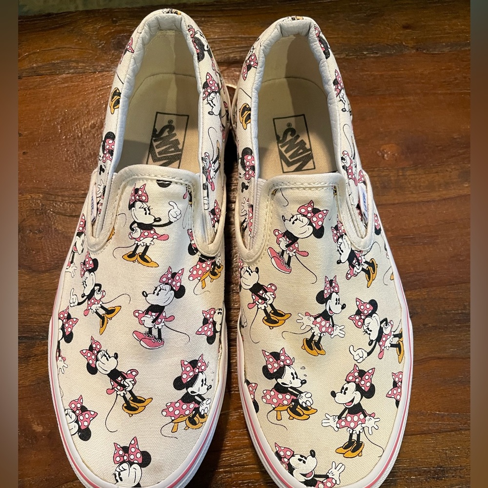 Vans x Disney casual slip on sneaker 8.5 women